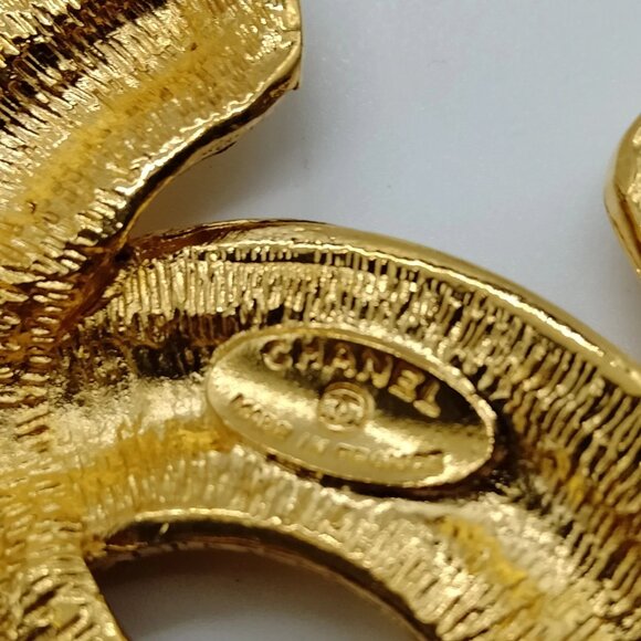 CHANEL Vintage Gold Chain Necklace with Iconic Pendant mon-697-09012025 - Picture 6 of 9